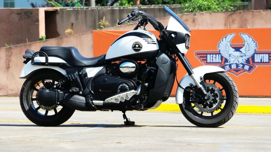 Regal Raptor 1000 V2: una Cruiser automática y con cardán Regal Raptor 1000 V2: una Cruiser automática y con cardán.