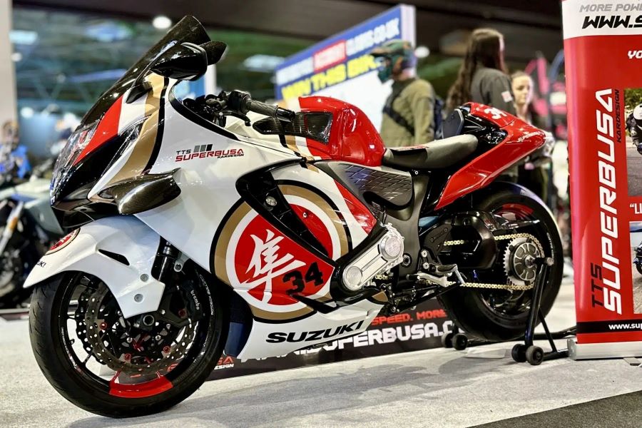 SuperBusa Schwantz Edition: ¡Con 400 CV de potencia! SuperBusa Schwantz Edition: ¡Con 400 CV de potencia!