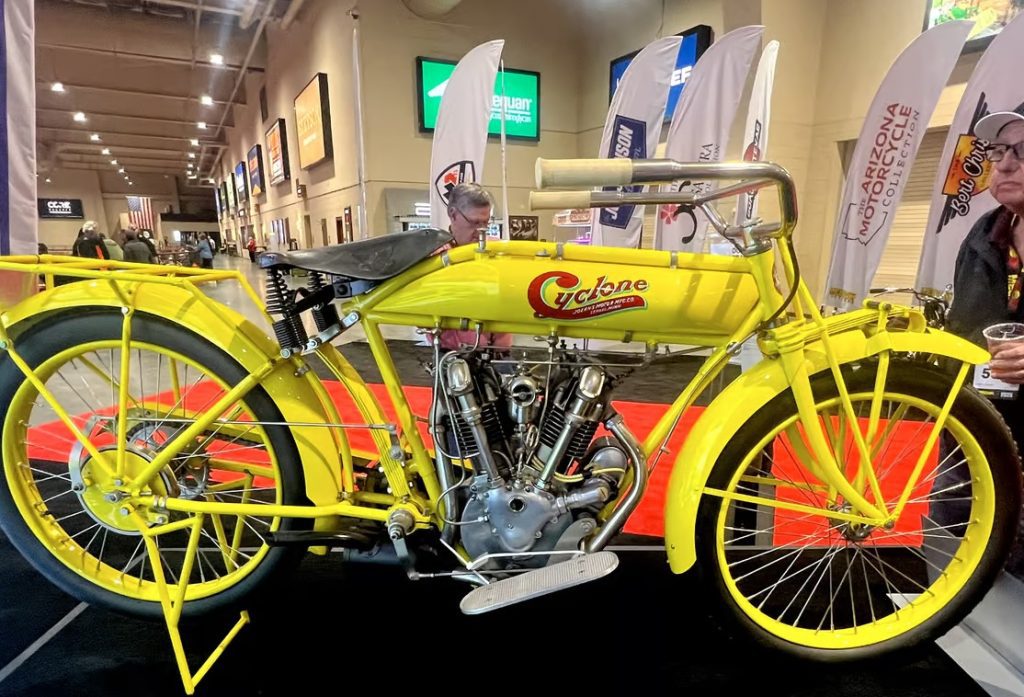 La Cyclone V-Twin 1915 es la moto más cara vendida en subasta.