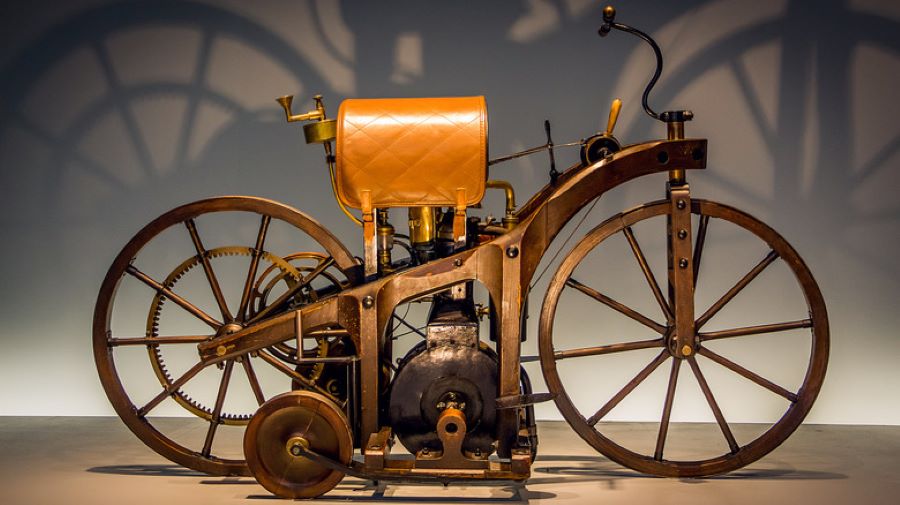 La primera motocicleta de la historia: Origen y evolución La primera Motocicleta