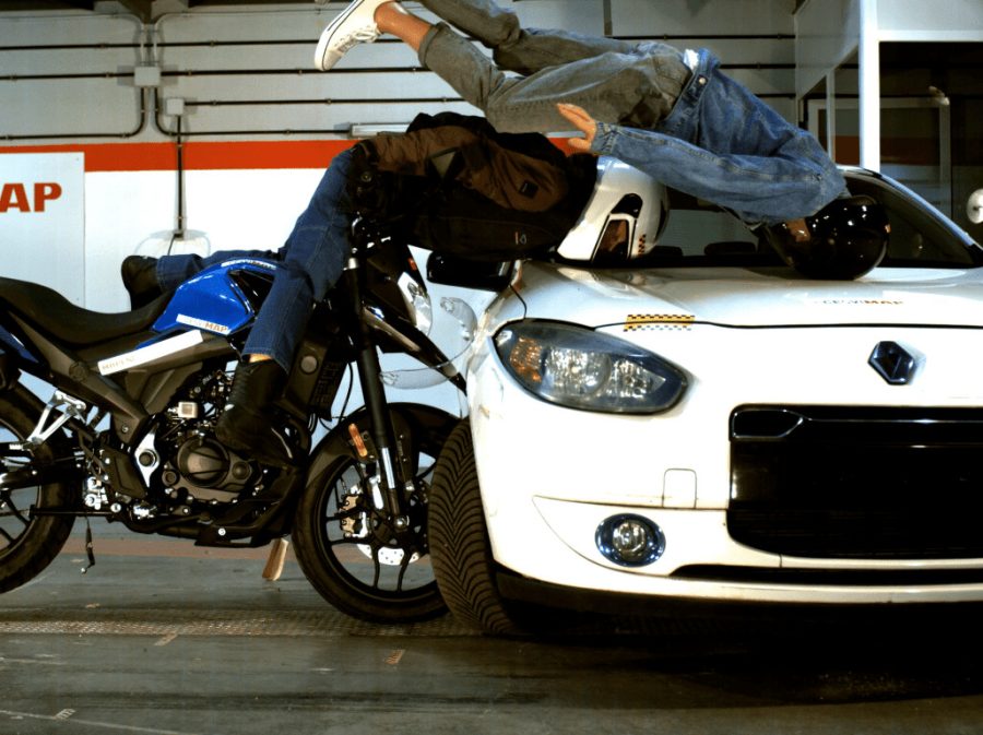 Por qué caducan los cascos de moto.