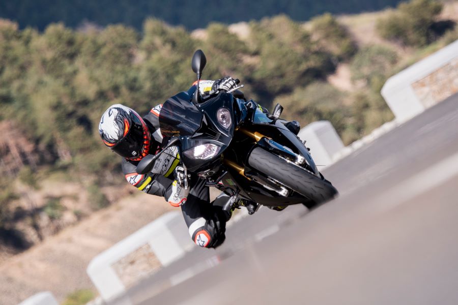 como tocar rodilla en moto 2 Cómo tocar rodilla en moto