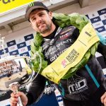 Michael Dunlop: leyenda viva del TT Isla de Man | VIDEO Michael Dunlop, el hombre récord en el TT Isla de Man, en el podio tras su 33 victorias en el Mountain Course.