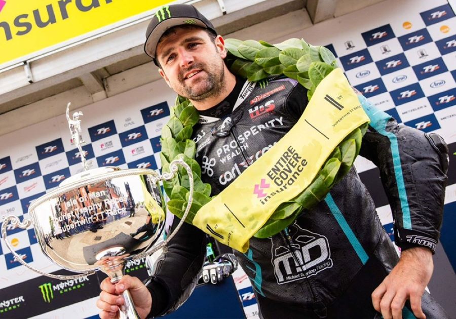 Michael Dunlop podio Michael Dunlop, el hombre récord en el TT Isla de Man, en el podio tras su 33 victorias en el Mountain Course.