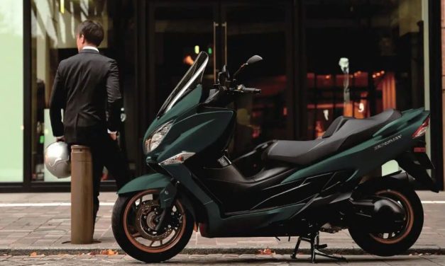 El scooter Suzuki Burgman 400 siempre se renueva