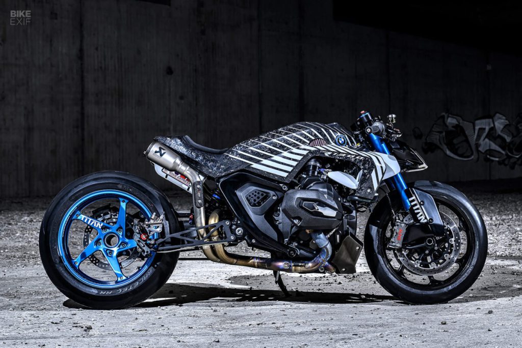 Lateral derecho de una BMW R 1300 R TITAN conceptual
