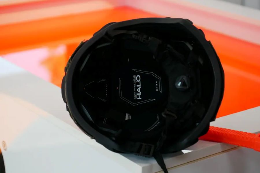 Interior de un casco D30 confeccionado con fluídos no newtonianos.