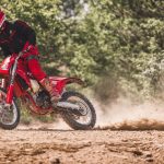 Las GASGAS MC y EC 2025 ya están en Argentina Una moto GASGAS de enduro en acción