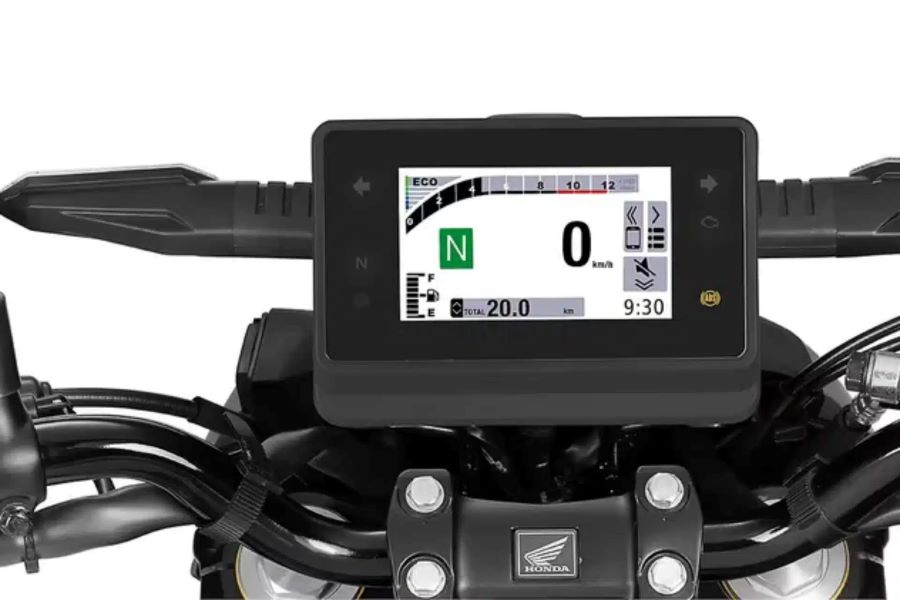 Honda CB125 Hornet: naked India con ambición global Pantalla TFT de 5' de una Honda CB125 Hornet, con fondo blanco