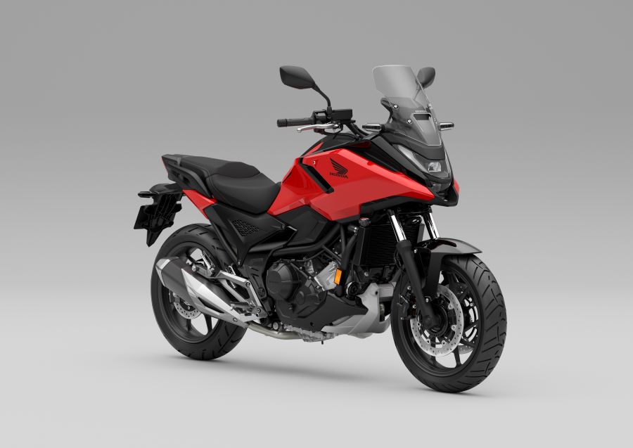 Honda NC750X vuelve renovada en su versión 2025 Honda NC750X roja
