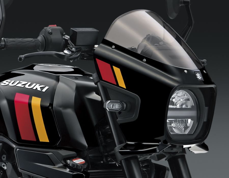 Frontal de la Suzuki GSX-8TT con su típico faro cubierto