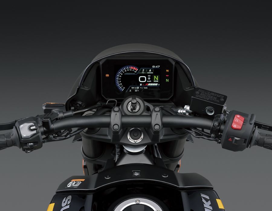 Manubrio y pantalla digital de la Suzuki GSX-8TT 2025 debajo de la cúpula