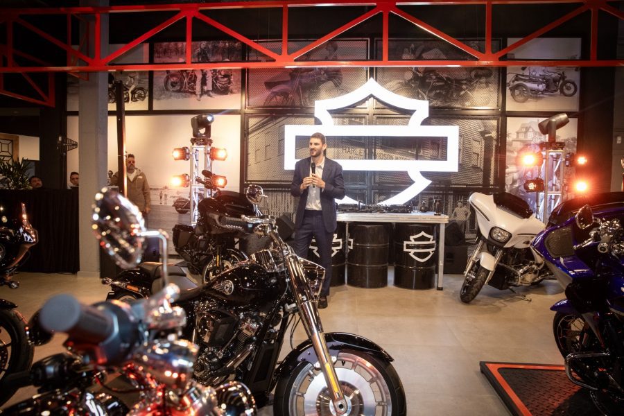 Martín Schwartz, Director de la División Rodados en Grupo Simpa, se dirige a la prensa e invitados en la inauguración del único local de Harley-Davidson Argentina