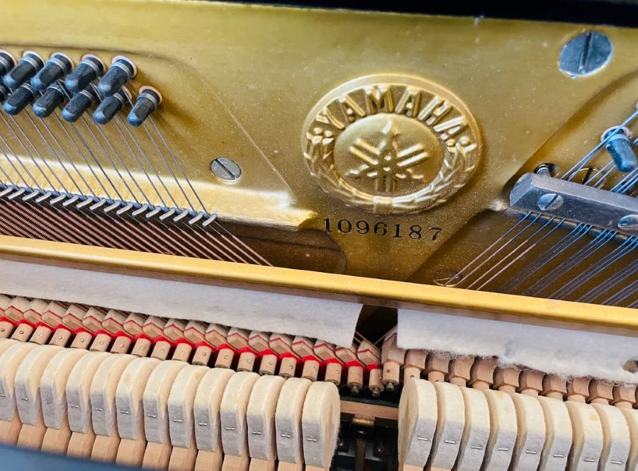 mecanismo de un piano yamaha antiguo
