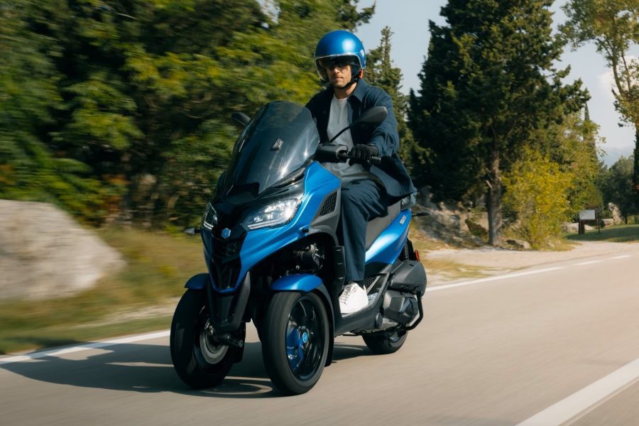 El Piaggio MP3 300 y un scooter Aprilia arriban a Argentina