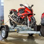 Remolque para moto: tipos, precios, cómo usarlo y elegir bien Remolques motos portada