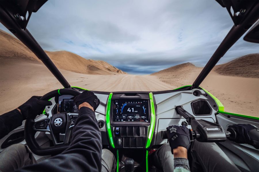 Vista del camino desde la posición del piloto y el acompañante en un Teryx H2 2026