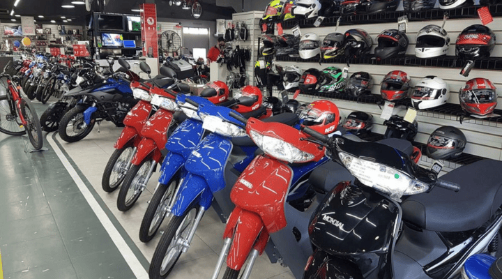 Local de venta de motos nuevas y accesorios