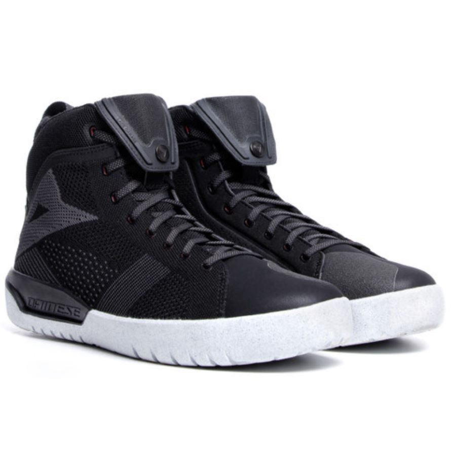 Las zapatillas Dainese Metractive Air en combinación negro y gris