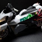 Ather Redux: la moto-scooter que cambia con solo un botón Foto cenital de un scooter Ather Redux blanco con nombre en el lateral en color verde