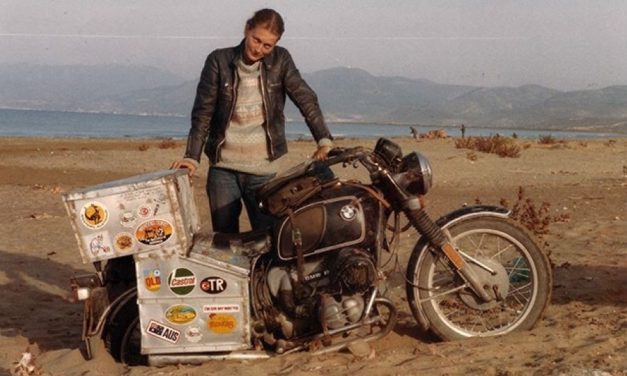 Kilómetros de coraje: la travesía de Elspeth Beard en moto