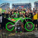 MXGP y MX2 2025: Febvre y Längenfelder campeones mundiales Romain Fevbre y el equipo Kawasaki celebran el campeonato MXGP 2025 en Australia