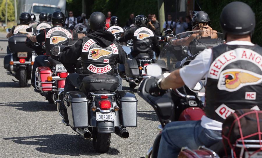 Una caravana de moteros de los Hells Angeles