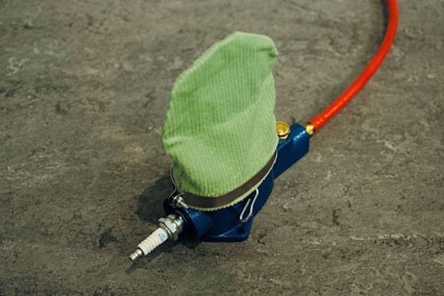 Limpiador neumático de bujías en acción