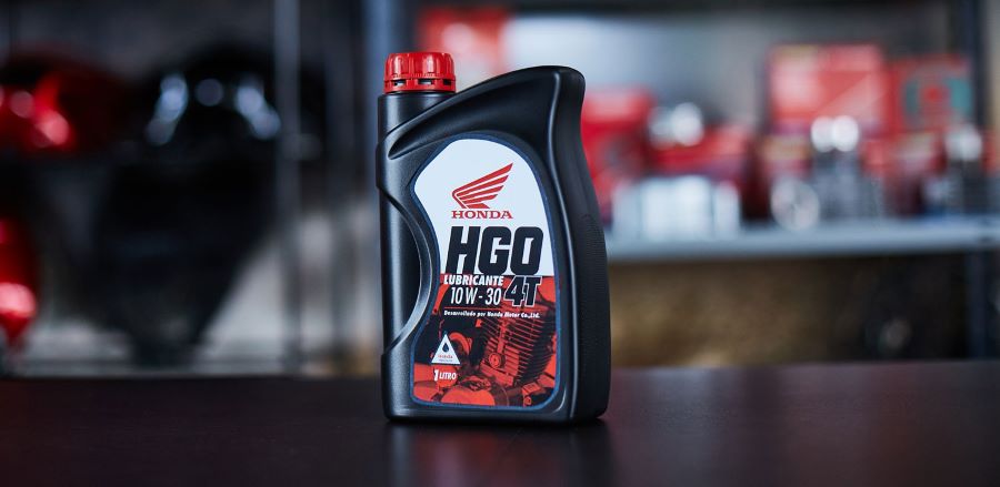 Un envase de lubricante HGO de Honda sobre un mostrador