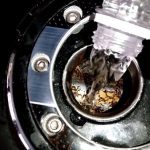 Cómo limpiar un tanque de moto oxidado por dentro