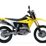 Vista lateral derecha de una Suzuki DR-Z4S+ amarilla