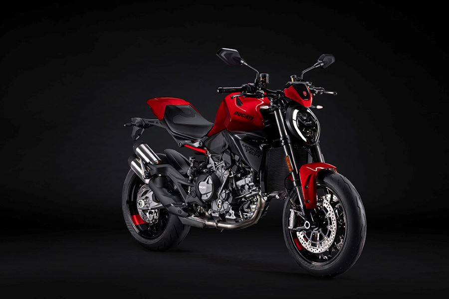 La Ducati Monster 2026 encarna la evolución del deseo mecánico Vista lateral derecha en perspectiva de una Ducati Monster 2026