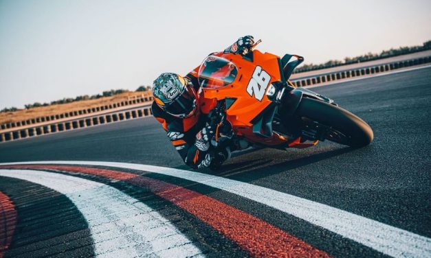 KTM RC 490: filtración confirma motor bicilíndrico y alerones