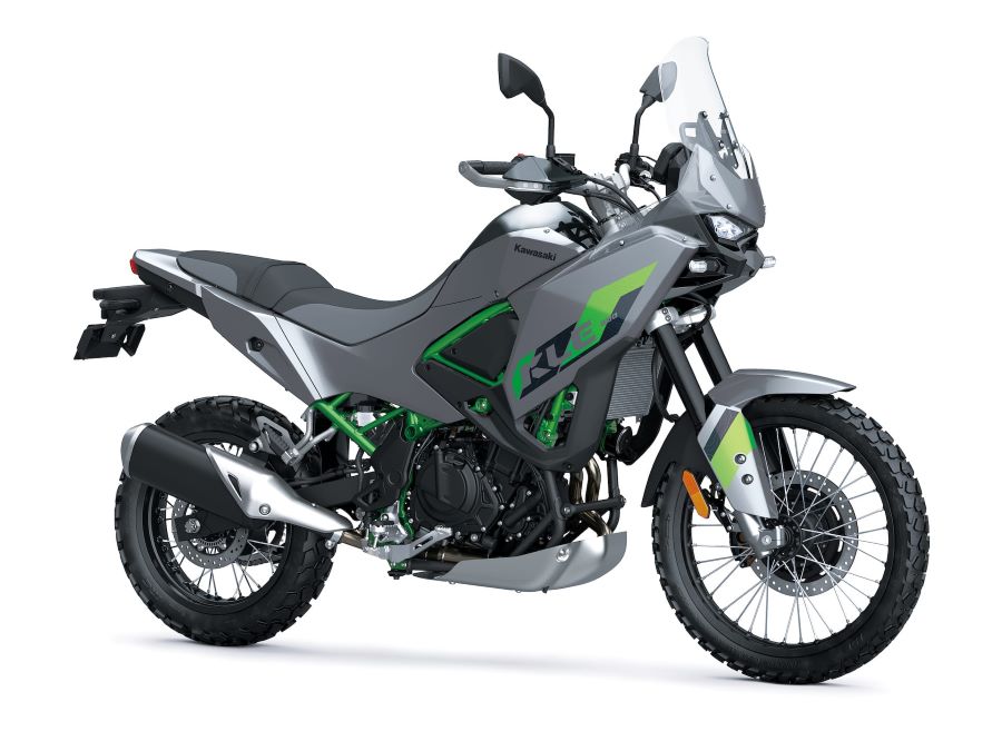 Kawasaki KLE500: de ícono olvidado a trail de nueva generación Vista lateral derecha de una Kawasaki KLE500 2026 verde y gris