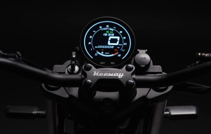 Keeway X-Light 125, el encanto Café Racer del presente Tablero digital esférico de una moto Keeway X-Light 125