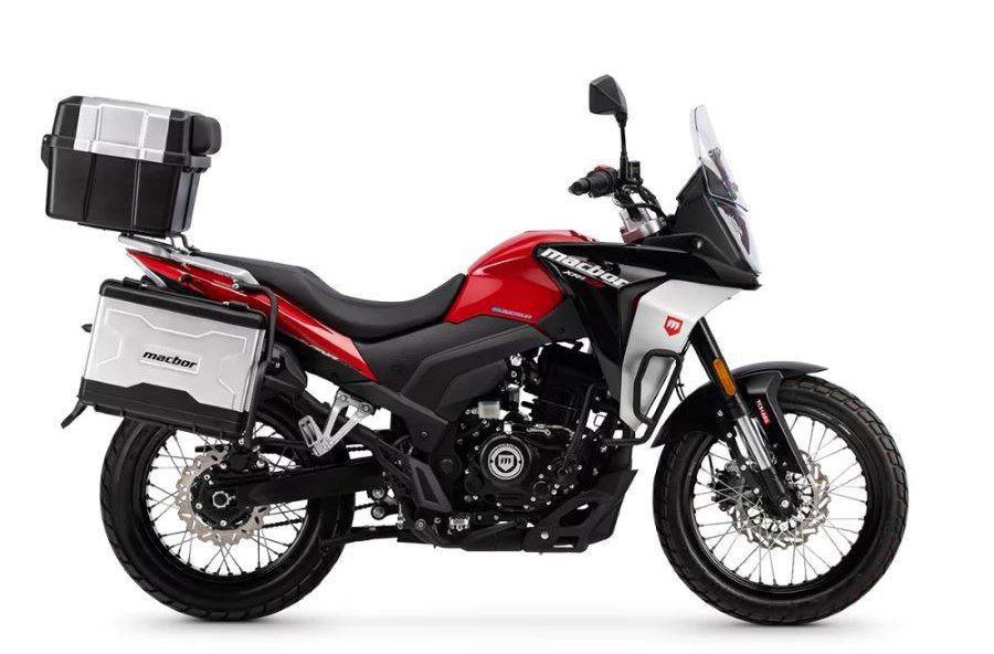 Macbor Montana XR1 Evo 125 Vista lateral derecha de una moto Macbor Montana XR1 Evo 125 roja
