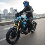 Una Morbidelli F352 se desplaza por la ciudad