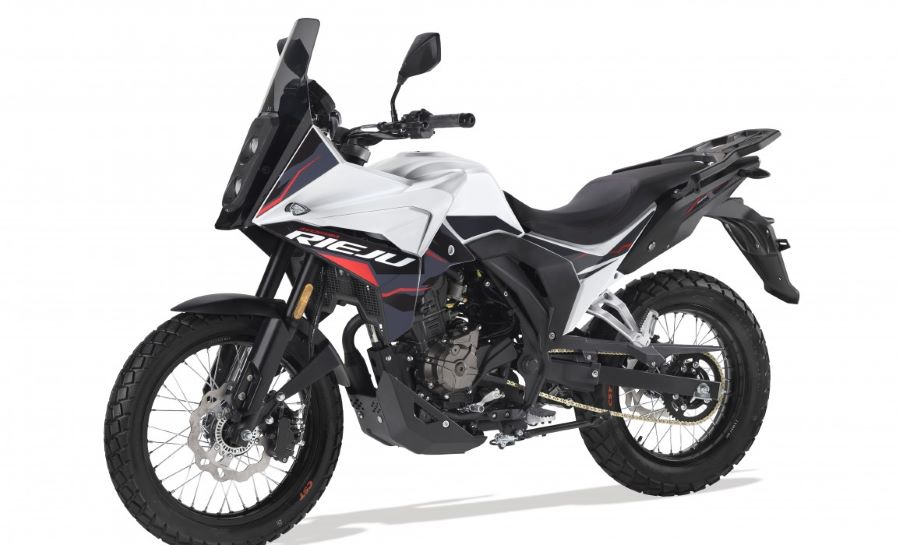 Rieju Aventura 125 Vista lateral izquierda de una Rieju Aventura 125 blanca