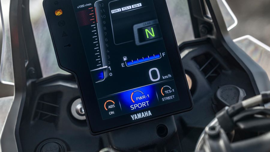 Ténéré 700 World Raid 2026: nueva suspensión KYB y 500 km pantalla TFT vertical de una Yamaha Ténéré 700 World Raid 2026