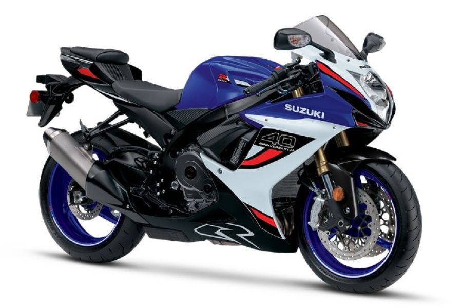 Suzuki GSX-R 40 aniversario: homenaje a la leyenda deportiva Vista lateral derecha de una Suzuki GSX-R 600 2025 azul