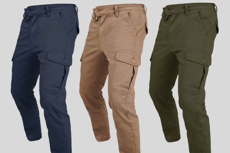 Tres pantalones Bycity dispuestos para una fotografía