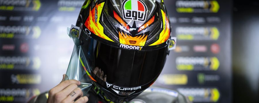 Cómo lavar un casco de moto paso a paso sin dañarlo
