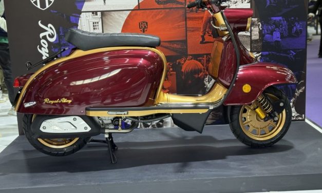 Ni Vespa ni Lambretta: Royal Alloy JPS 350