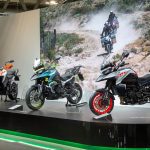 TRK 902 Xplorer y Stradale la evolución máxima de Benelli Las Benelli TRK 902 Xplorer y stradele se lucen en el stand de la marca en Eicma 2025