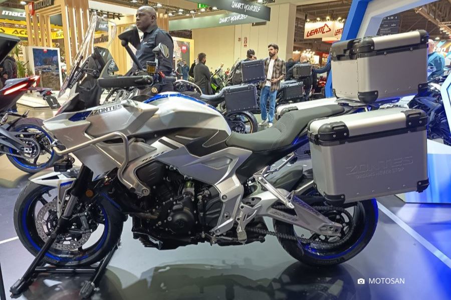 Lateral izquierdo de una Zontes 703T expuesta en Eicma 2025.