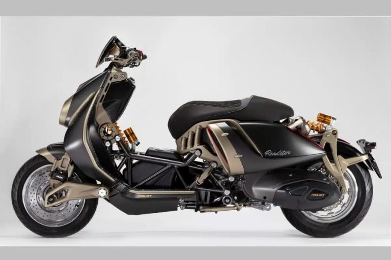 Vista lateral izquierda de un scooter Italjet Roadster 400