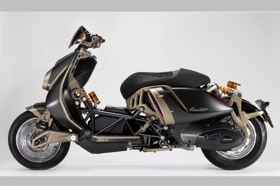 Vista lateral izquierda de un scooter Italjet Roadster 400