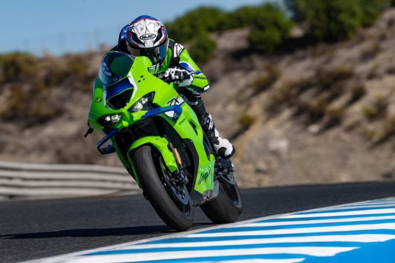 Una Kawasaki Ninja ZX‑10R 2026 en acción