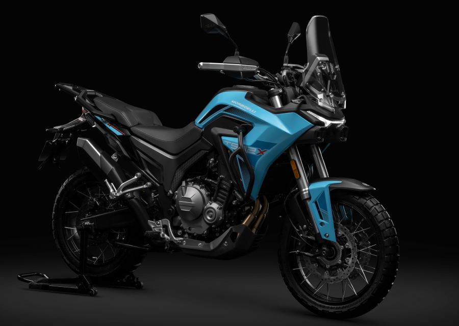 Vista lateral izquierda de una Morbidelli T502X azul