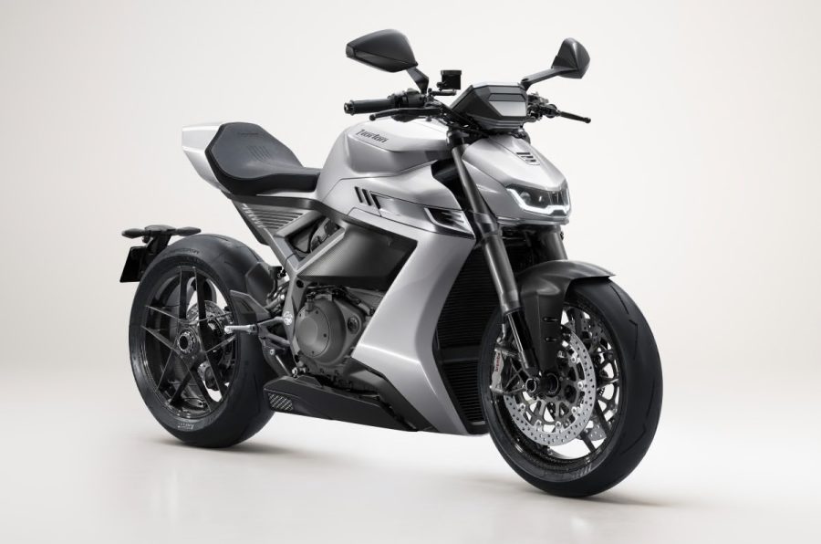 Vista la teral derecha en perspectiva de una moto Norton Manx 2026 gris